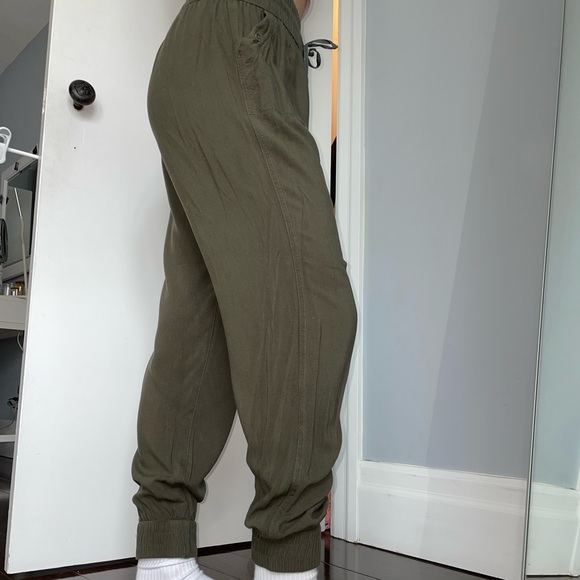 Aritzia TNA Olive Azure Joggers - Picture 3 of 5
